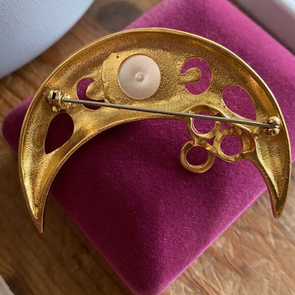 💛 Vintage HTF Vendome Crescent Moon Brooch & Pearl Earring Set - Picture 5 of 6